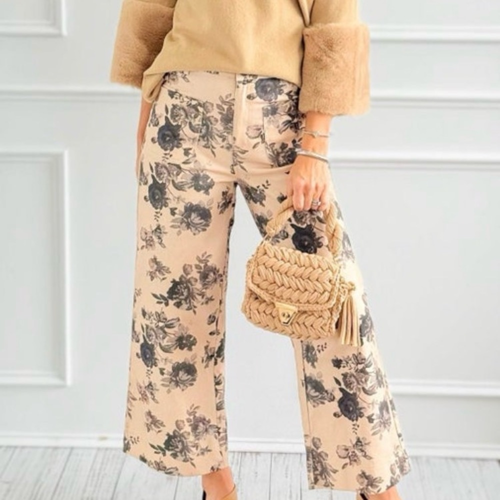 NWT Entro pants. 95% cotton, 5% spandex. Size M, 8-10